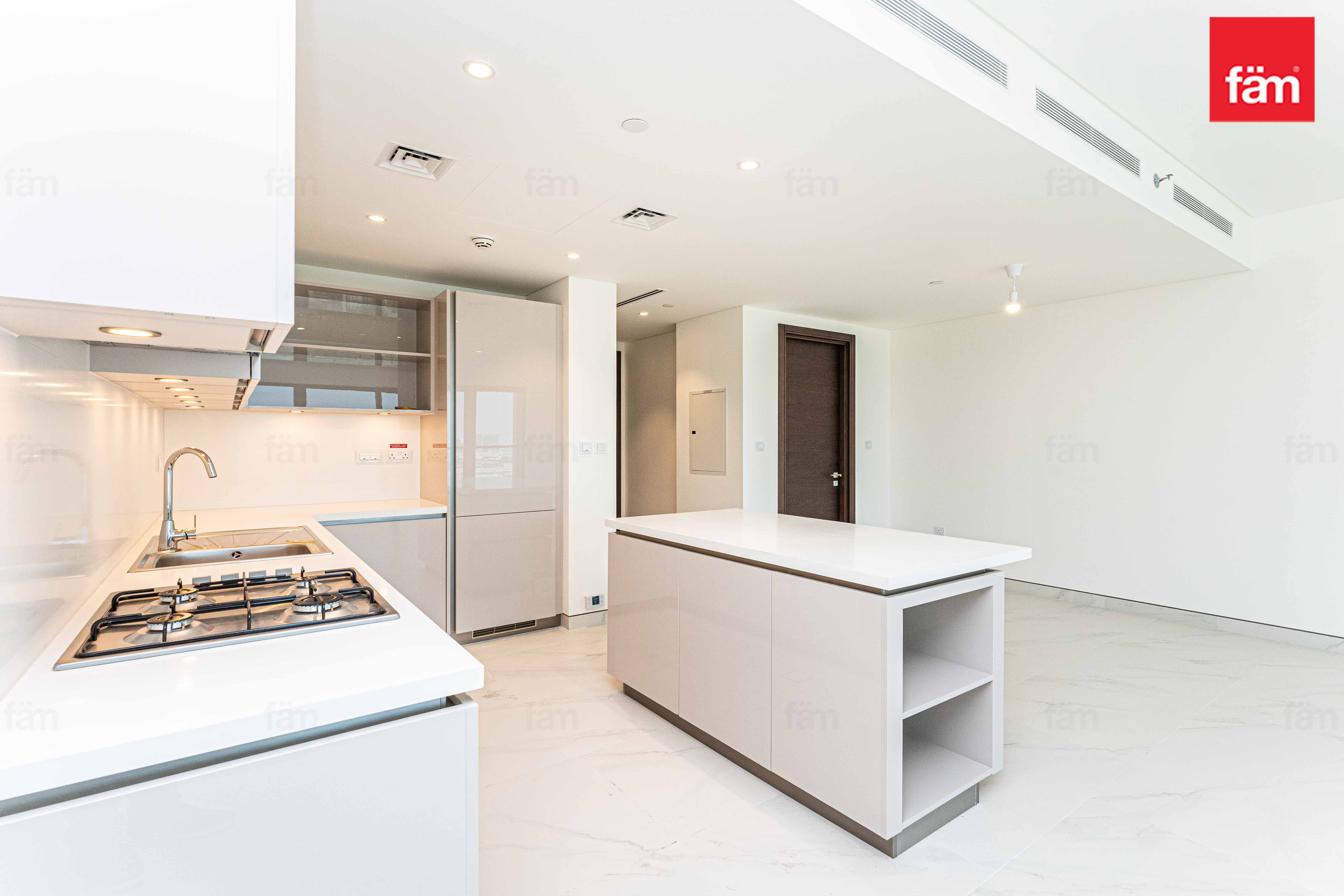 VERY HIGH FLOOR | PANORAMIC VIEWS | BRAND NEW-9
