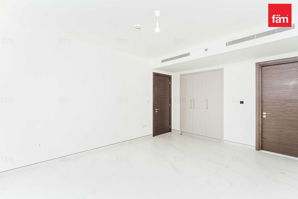 3 BR PLUS MAID | BURJ KHALIFA VIEW | NEAR SCHOOLS-18