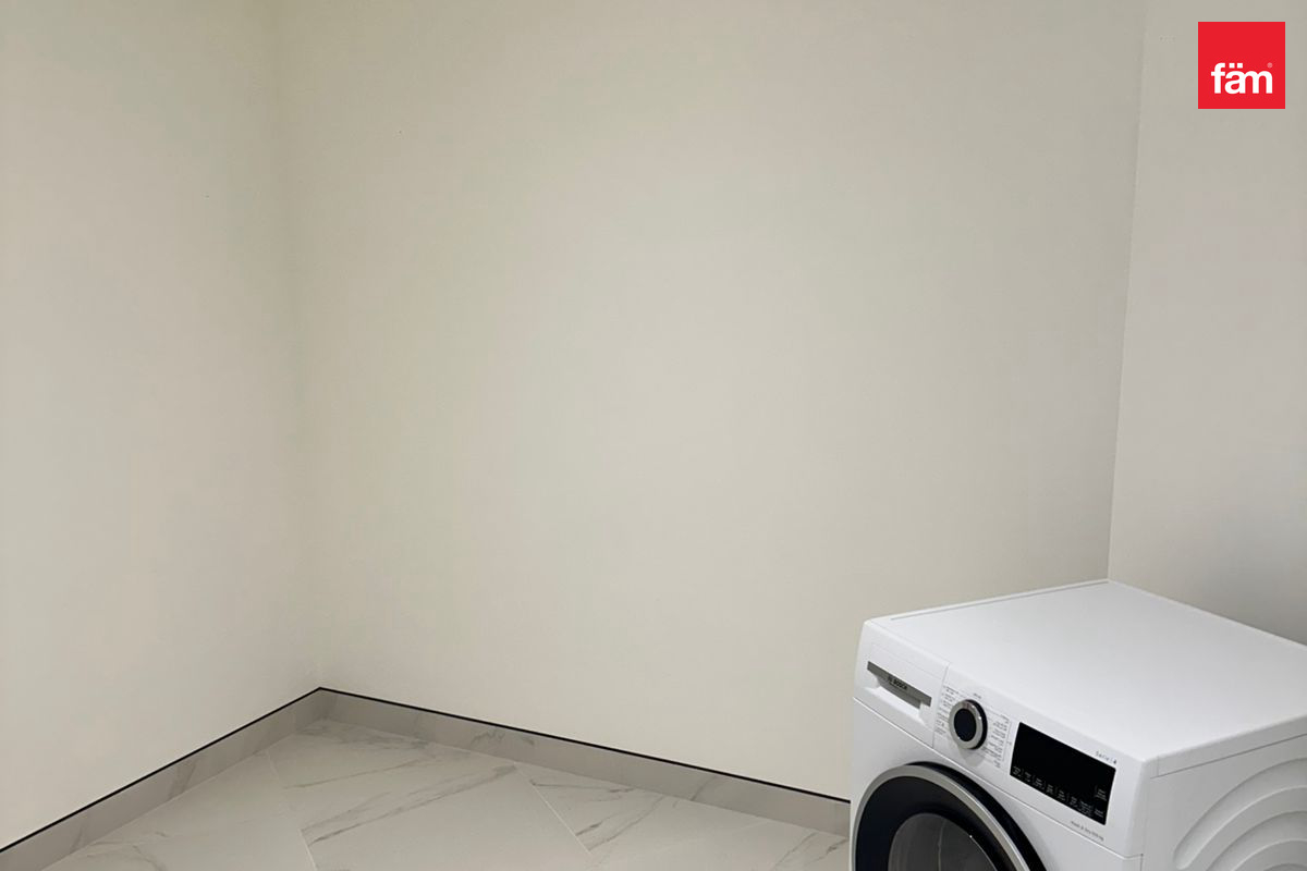 Spacious Layout |2 Storage | Burj Khalifa View-11