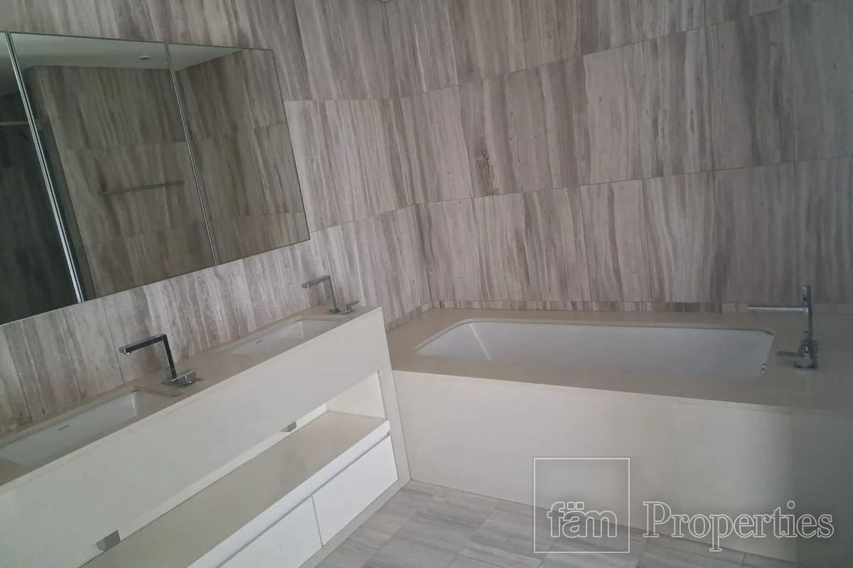 Spacious Unit| Unfurnished| Prime Location-14