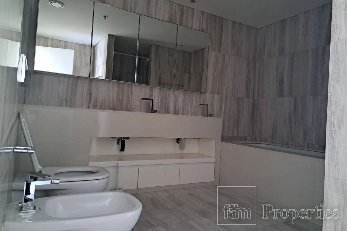Spacious Unit| Unfurnished| Prime Location-13