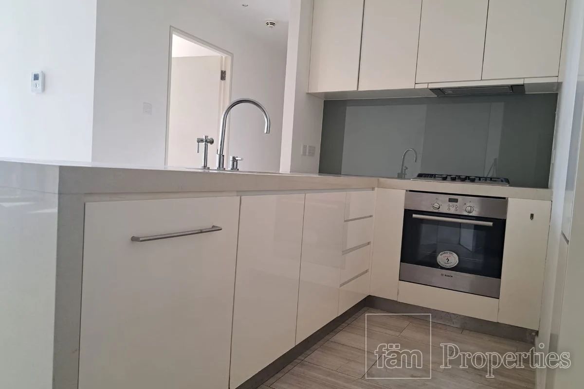 Spacious Unit| Unfurnished| Prime Location-12