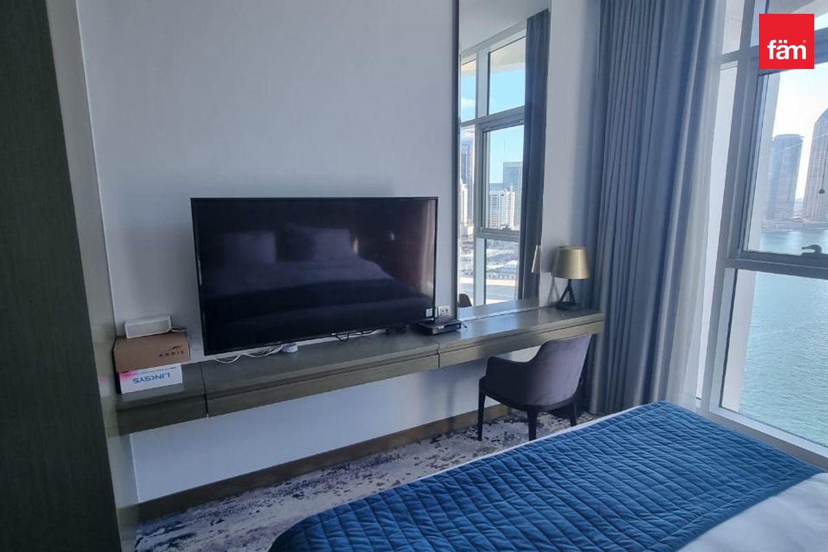 Luxury Studio |Full Canal View | Vacant |-6