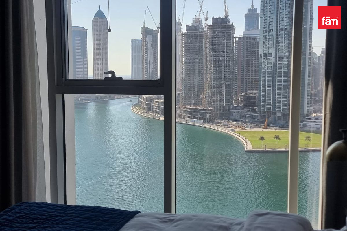 Luxury Studio |Full Canal View | Vacant |-12