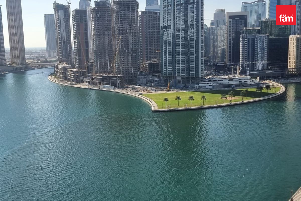 Luxury Studio |Full Canal View | Vacant |-9