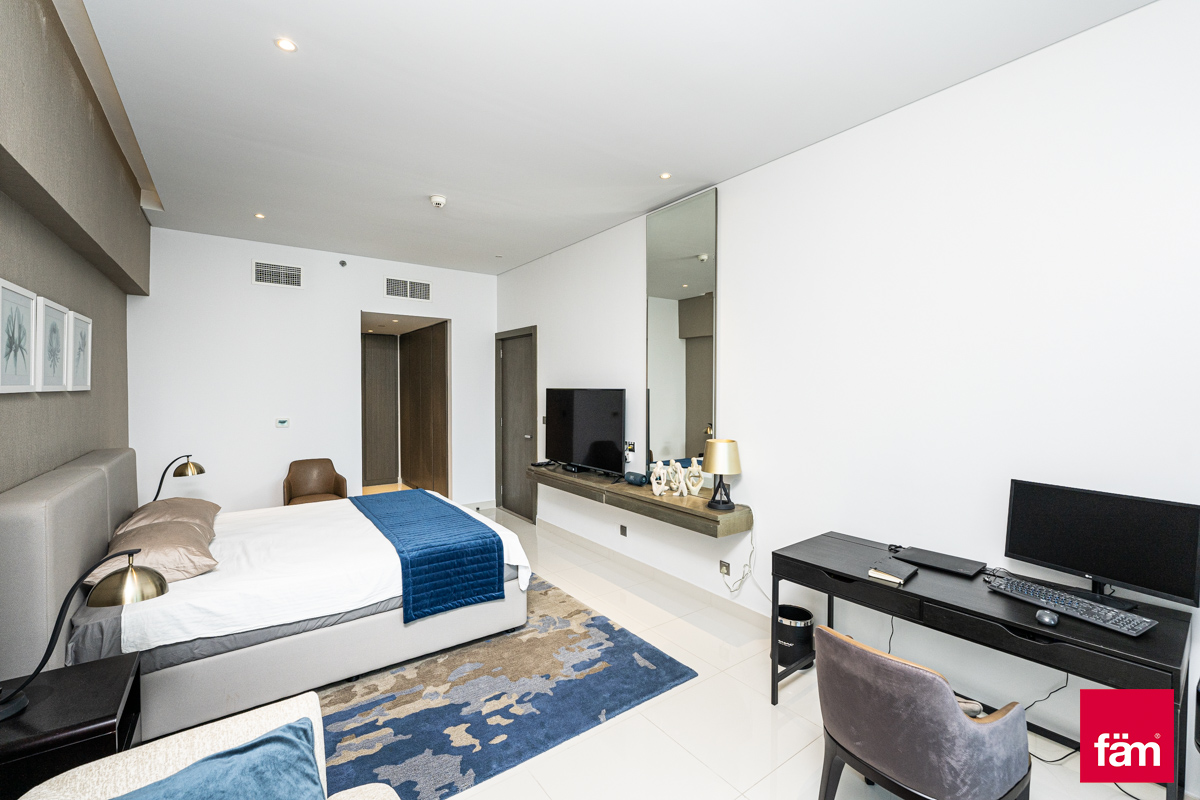 2 Parking | Stunning Canal and Burj Khalifa views-16