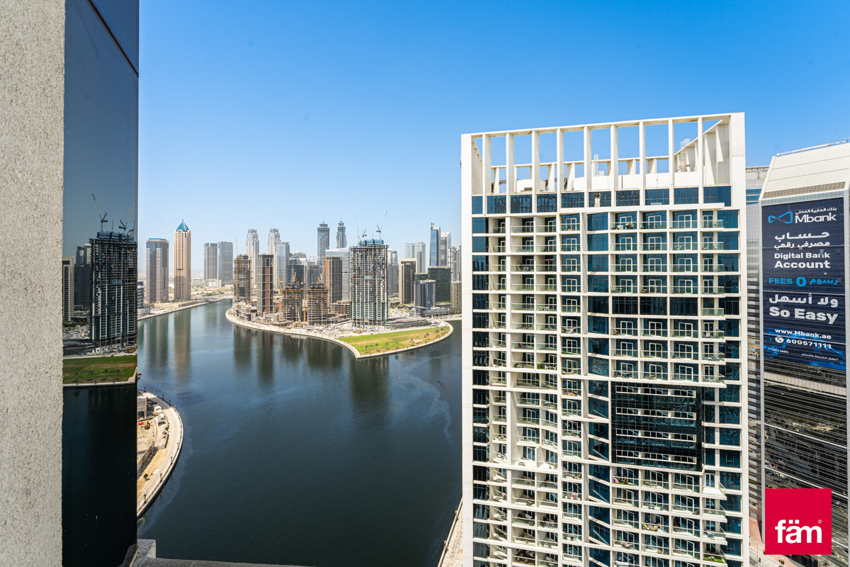 2 Parking | Stunning Canal and Burj Khalifa views-29