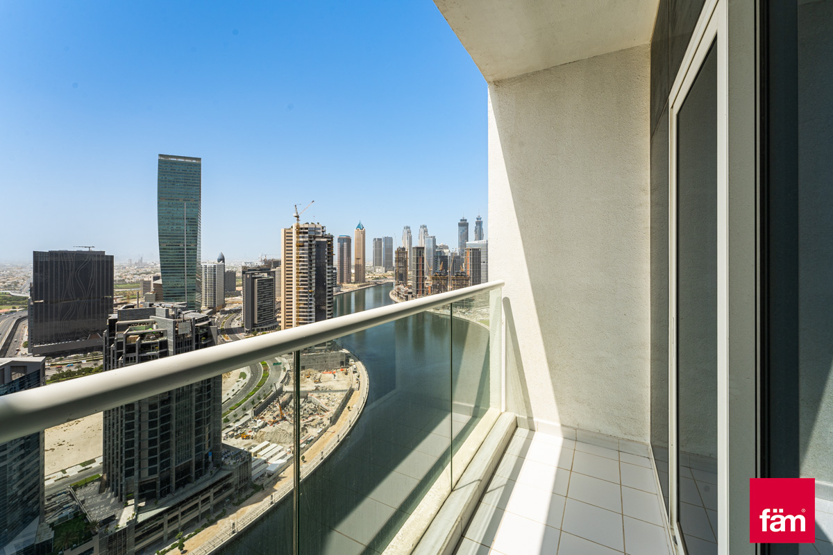 2 Parking | Stunning Canal and Burj Khalifa views-28