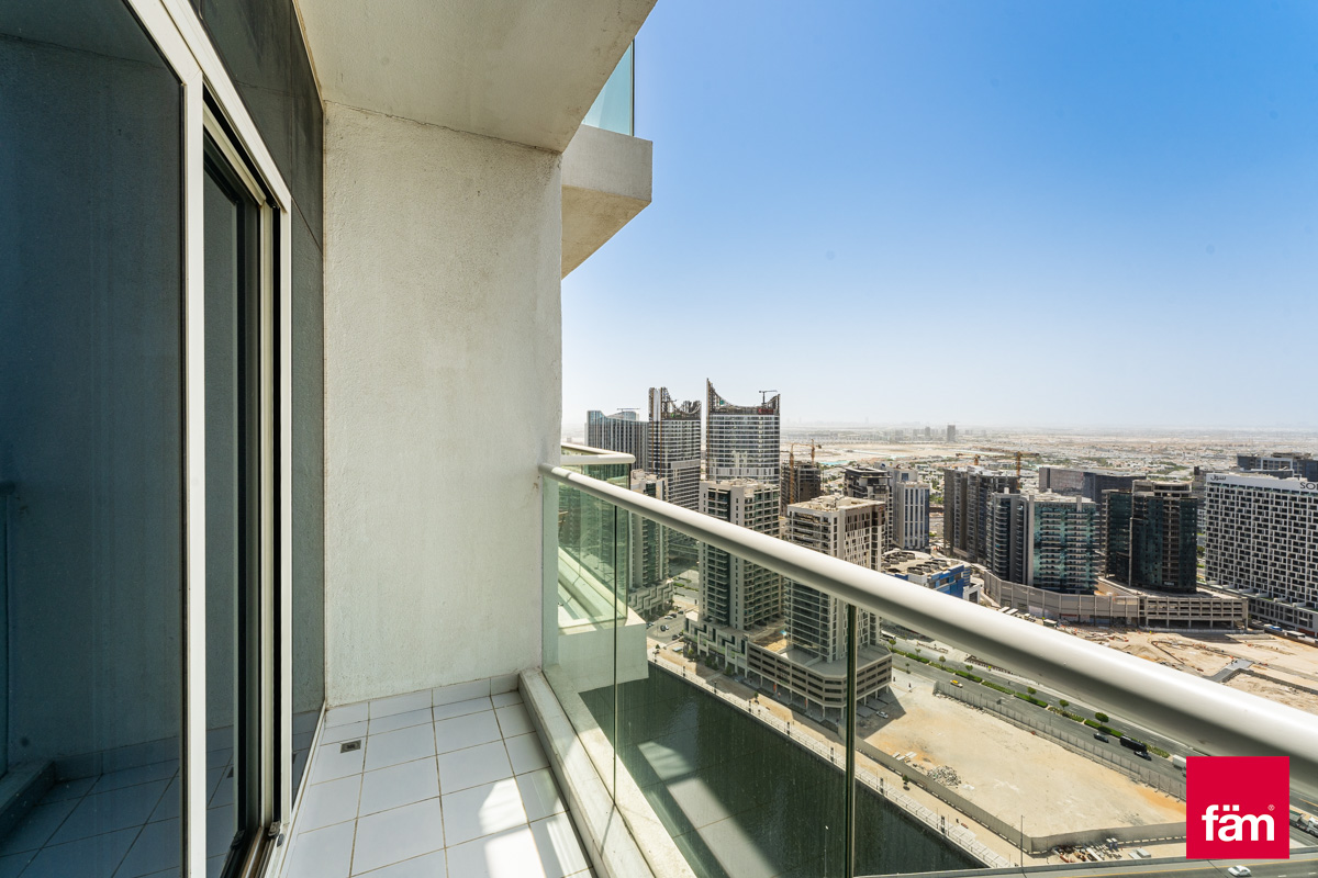 2 Parking | Stunning Canal and Burj Khalifa views-26