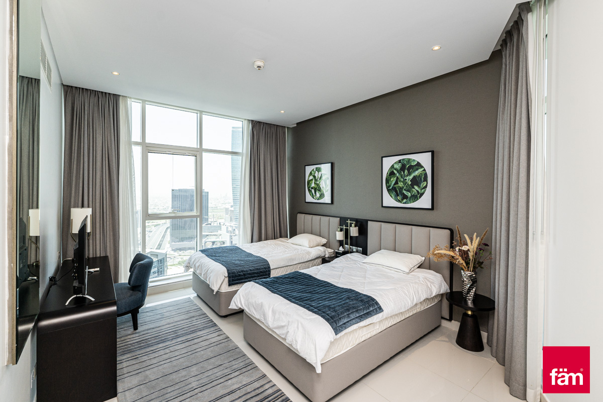 2 Parking | Stunning Canal and Burj Khalifa views-14