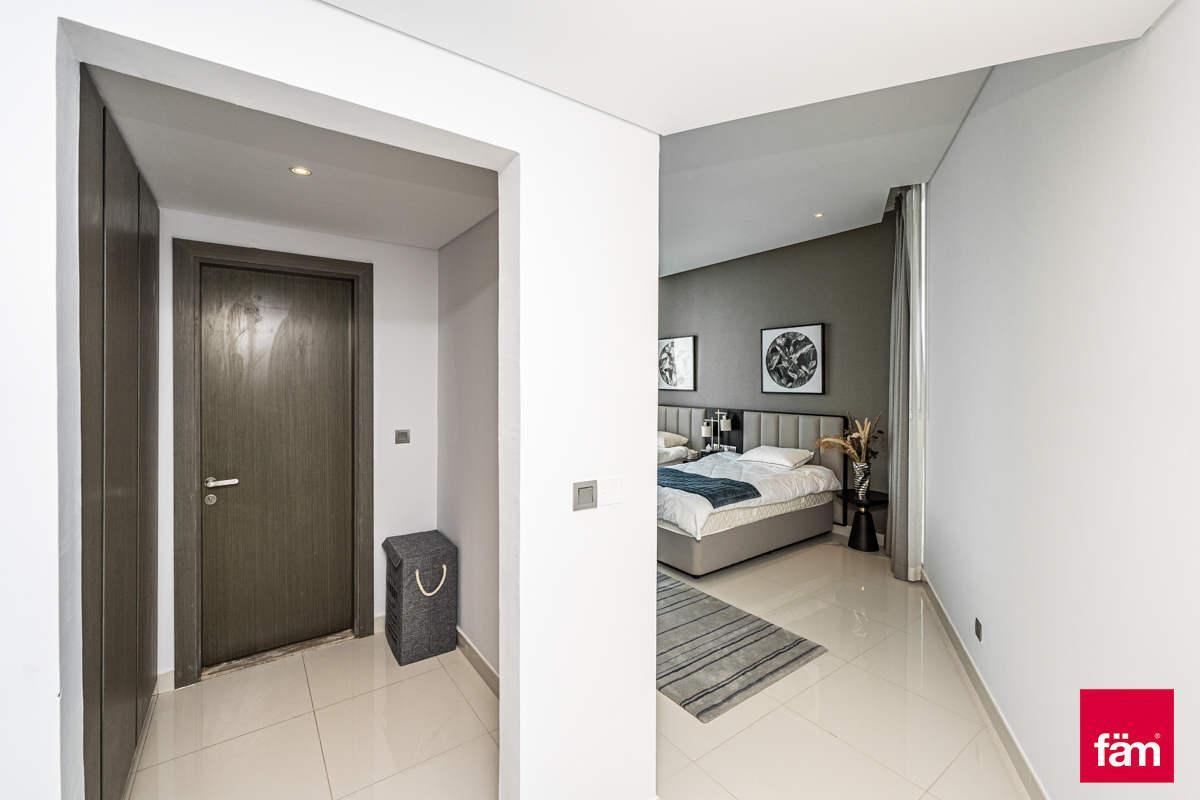 2 Parking | Stunning Canal and Burj Khalifa views-20