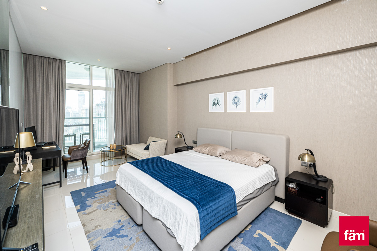 2 Parking | Stunning Canal and Burj Khalifa views-17