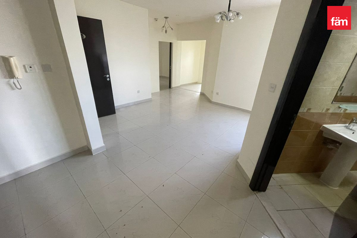 HIGH FLOOR |  JIV & LAKE VIEW | UNFURNISHED-6