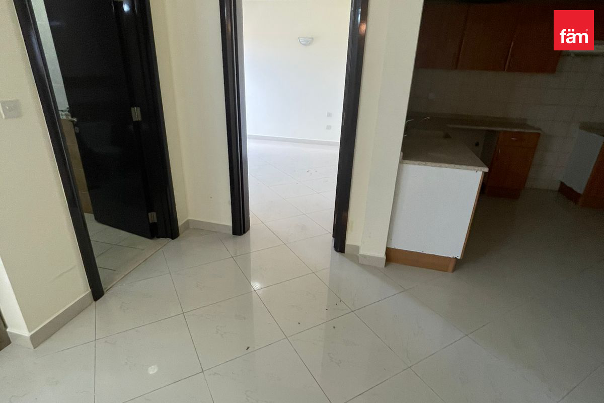 HIGH FLOOR |  JIV & LAKE VIEW | UNFURNISHED-9