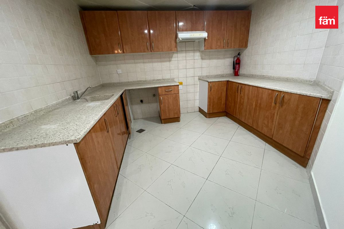 HIGH FLOOR |  JIV & LAKE VIEW | UNFURNISHED-11