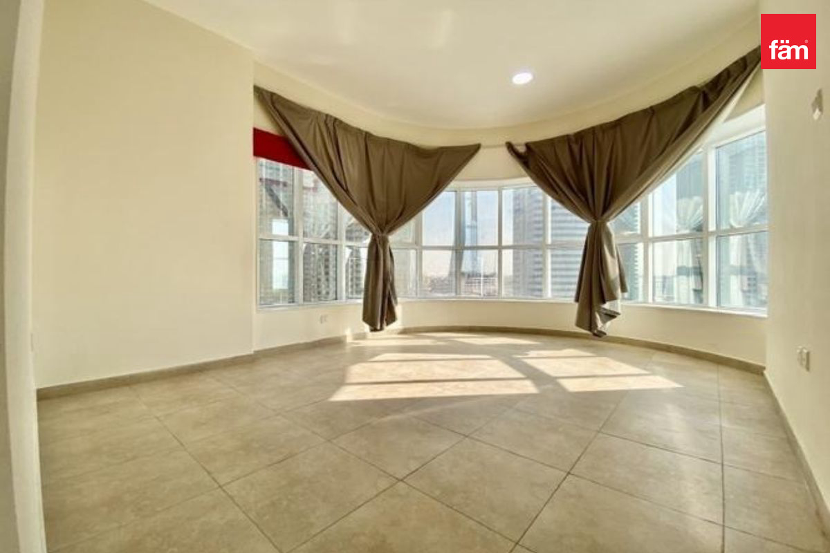 BALCONY | INVESTOR DEAL | NEXT TO METRO-2