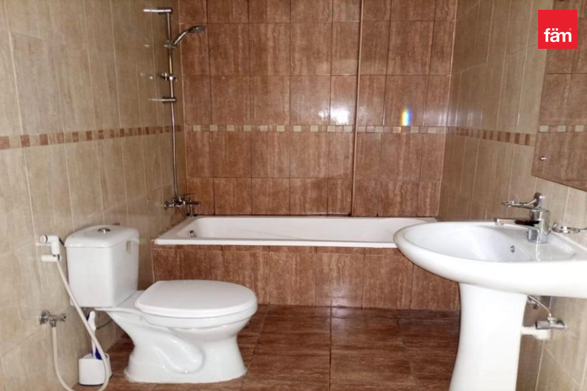 BALCONY | INVESTOR DEAL | NEXT TO METRO-7