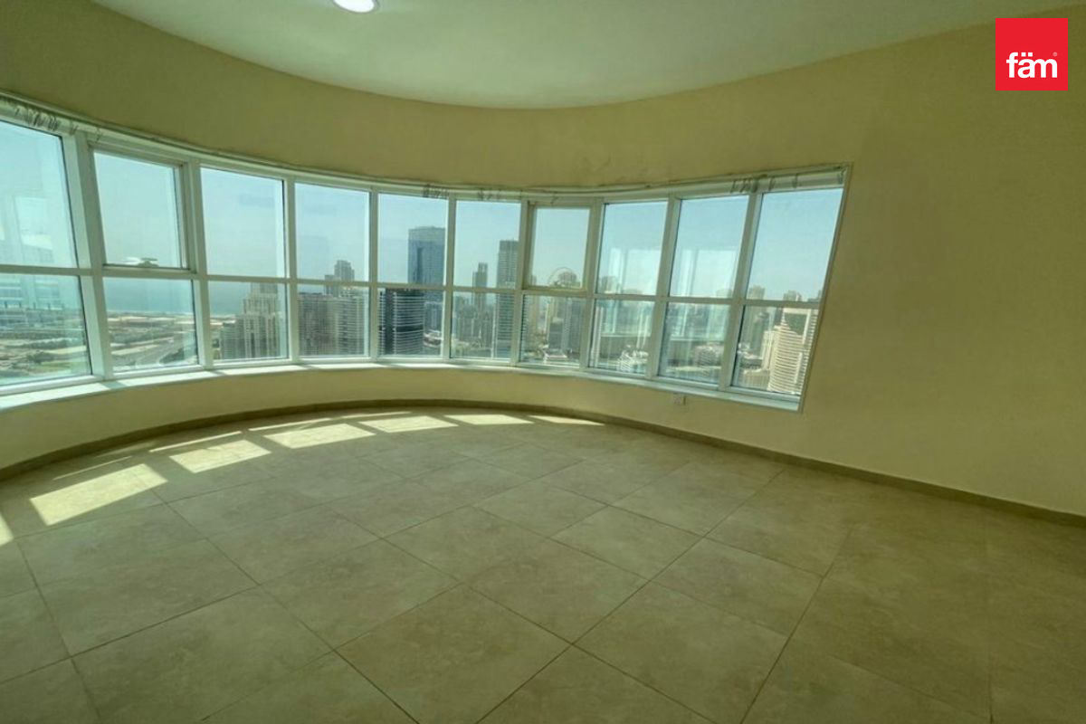 BALCONY | INVESTOR DEAL | NEXT TO METRO-1