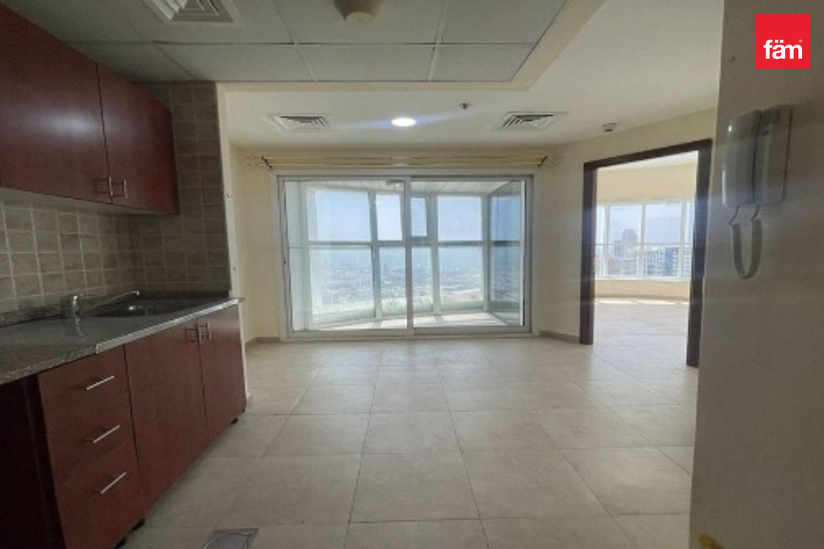 BALCONY | INVESTOR DEAL | NEXT TO METRO-5