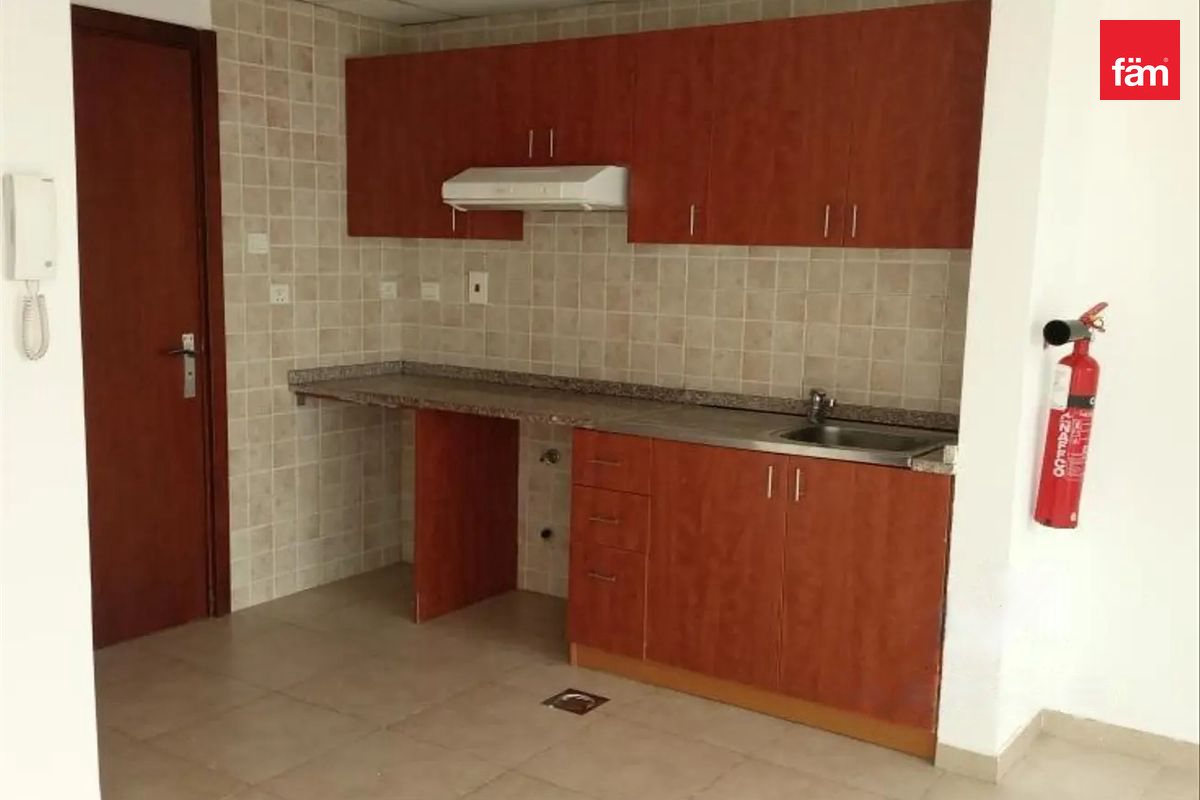 BALCONY | INVESTOR DEAL | NEXT TO METRO-6