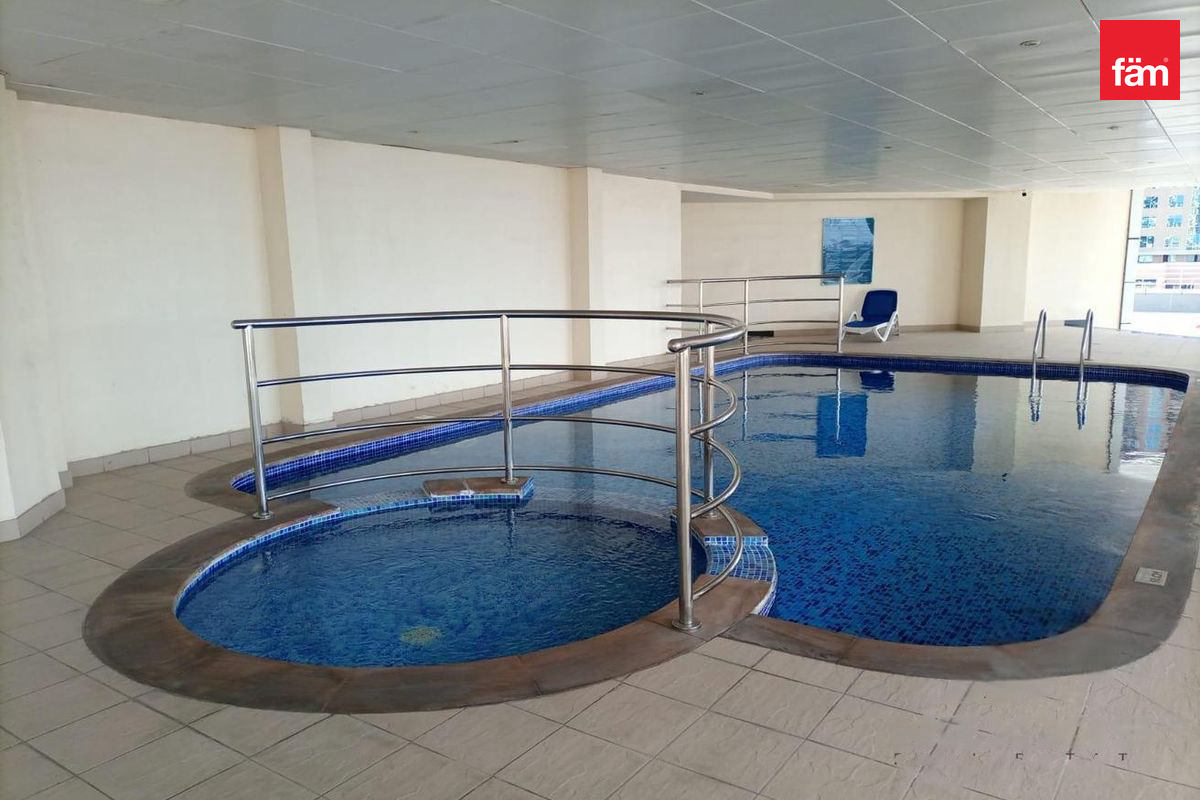 BALCONY | INVESTOR DEAL | NEXT TO METRO-10