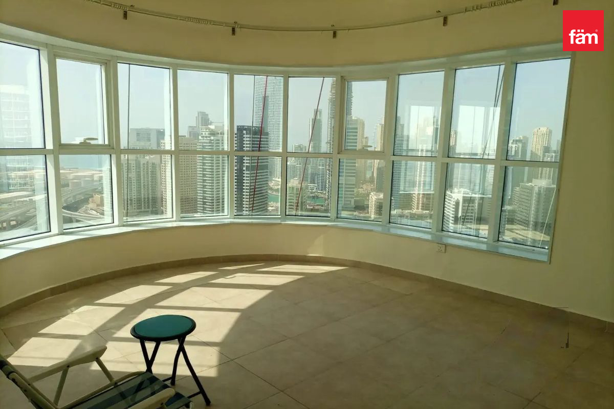 BALCONY | INVESTOR DEAL | NEXT TO METRO-4