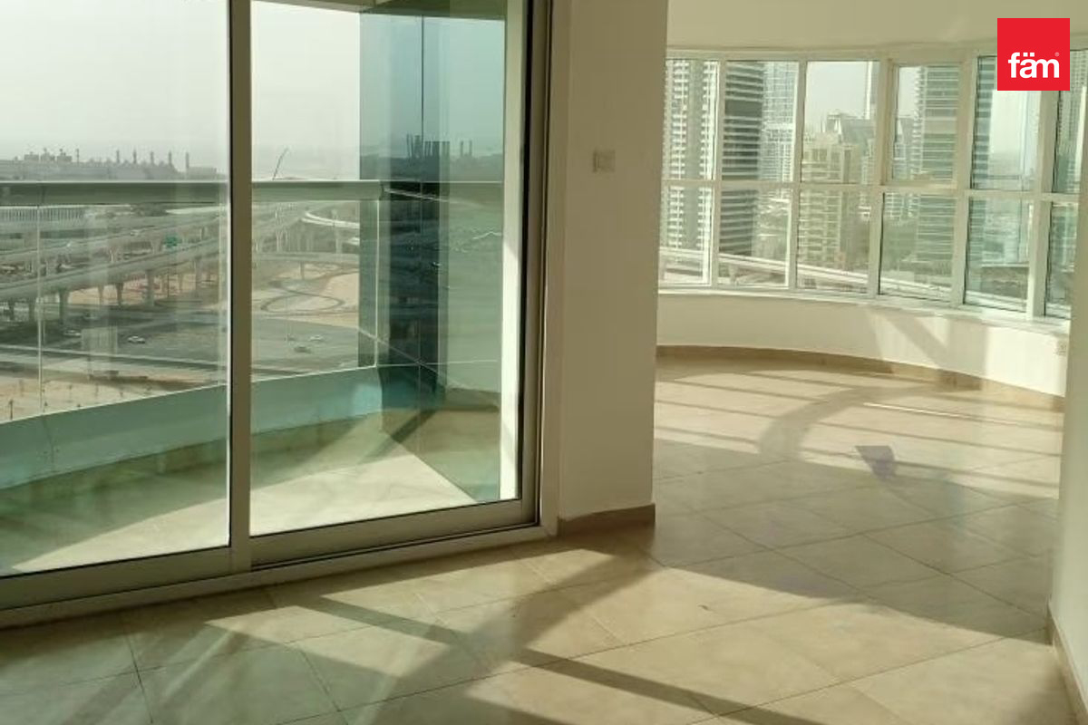 BALCONY | INVESTOR DEAL | NEXT TO METRO-3