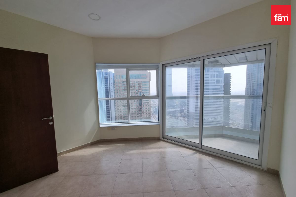 Open Day | 8% net ROI | Fascinating Lake View-6