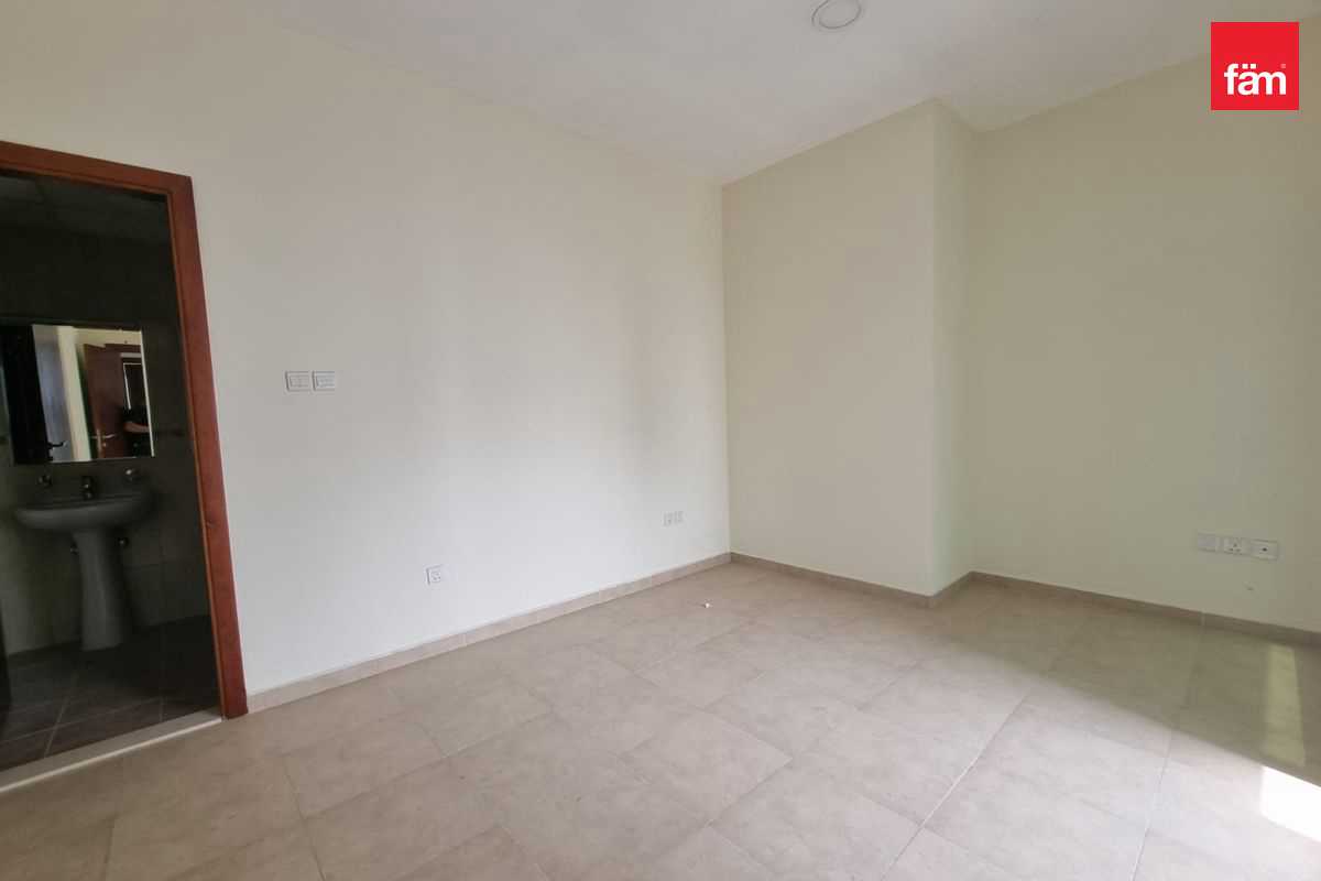 Open Day | 8% net ROI | Fascinating Lake View-7