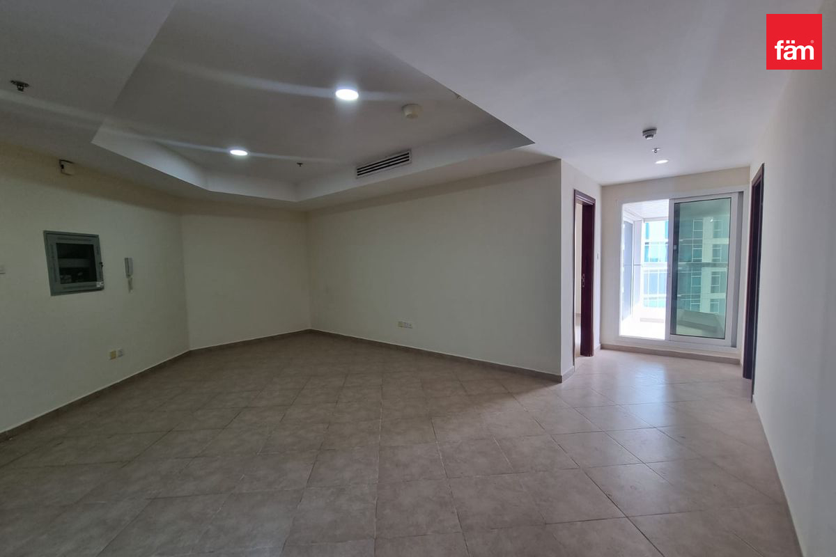 Open Day | 8% net ROI | Fascinating Lake View-15