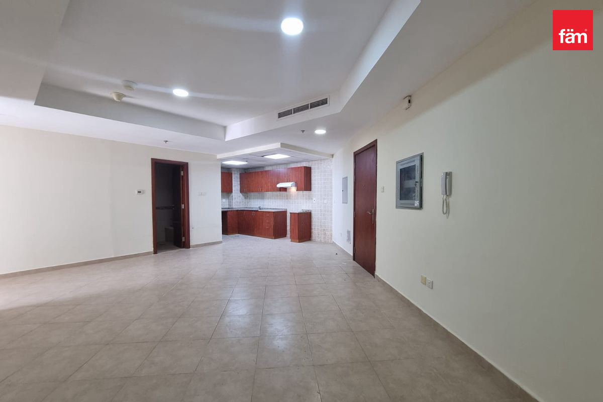 Open Day | 8% net ROI | Fascinating Lake View-8
