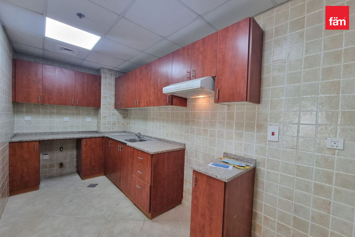Open Day | 8% net ROI | Fascinating Lake View-14