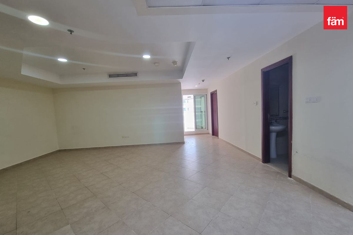 Open Day | 8% net ROI | Fascinating Lake View-11