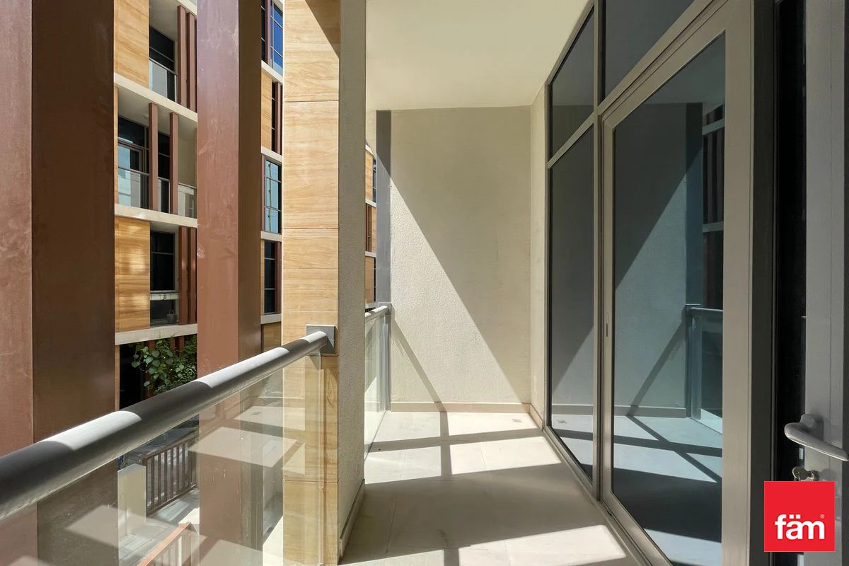 Exclusive | Pristine 1BR | Semi Closed Kitchen-10