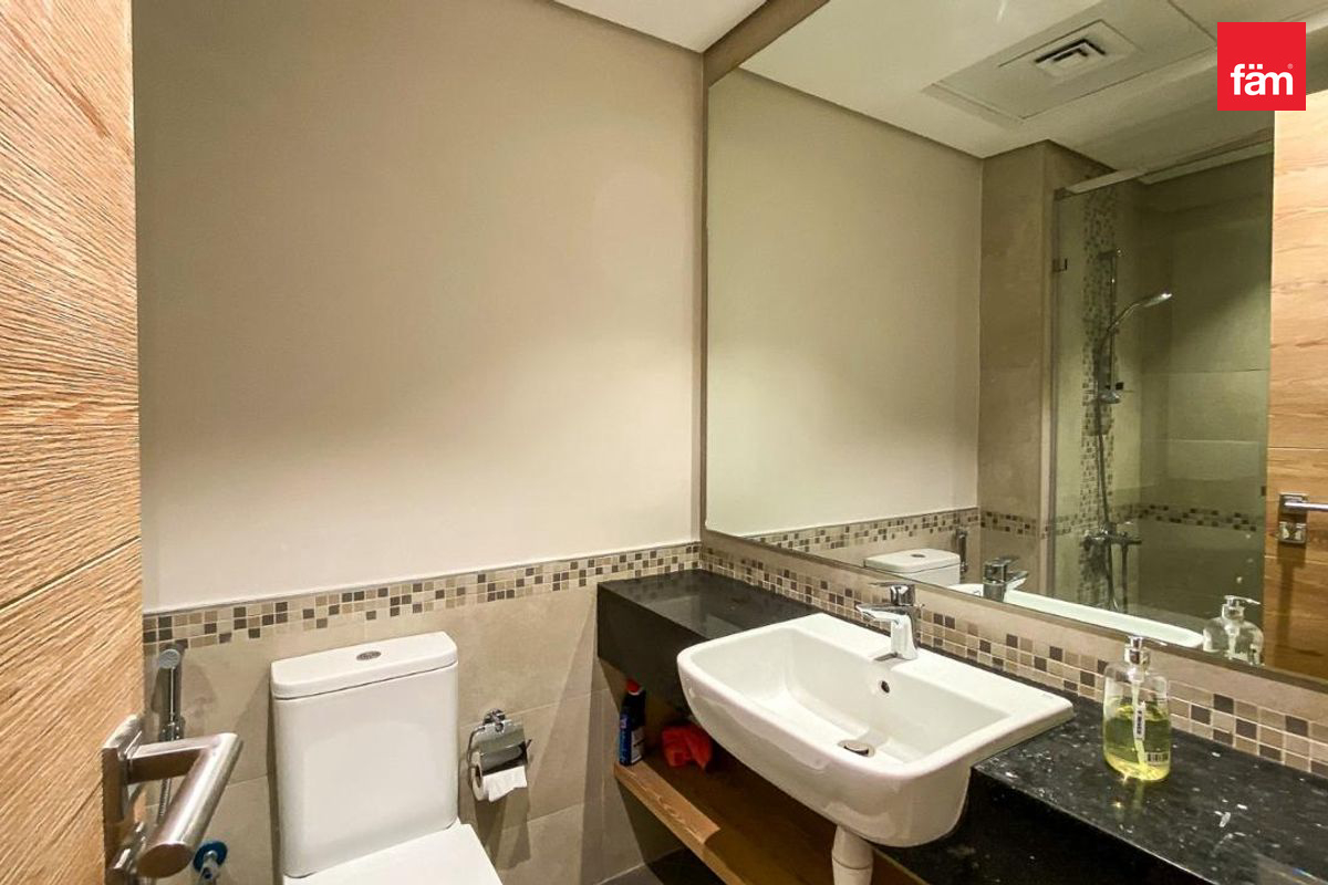 Spacious Layout | Vacant | Pool View | Brand New-11