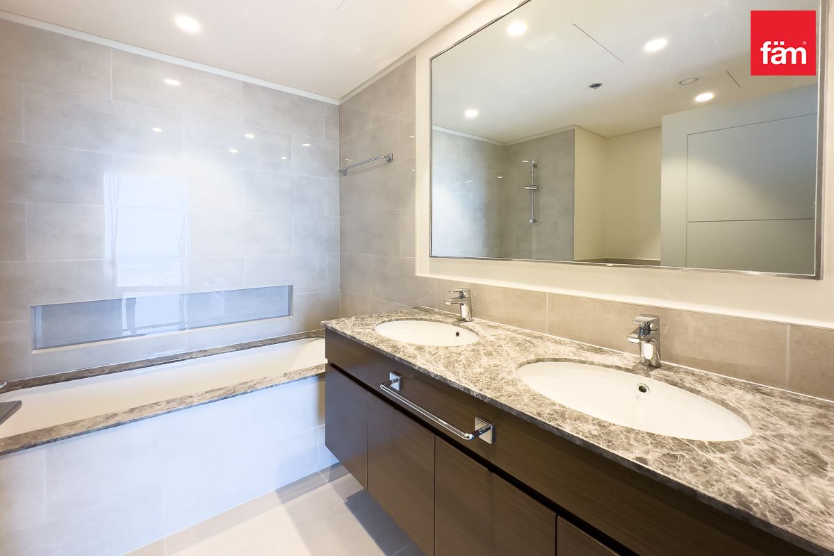 Modern apt, Burj Khalifa view, near metro-15