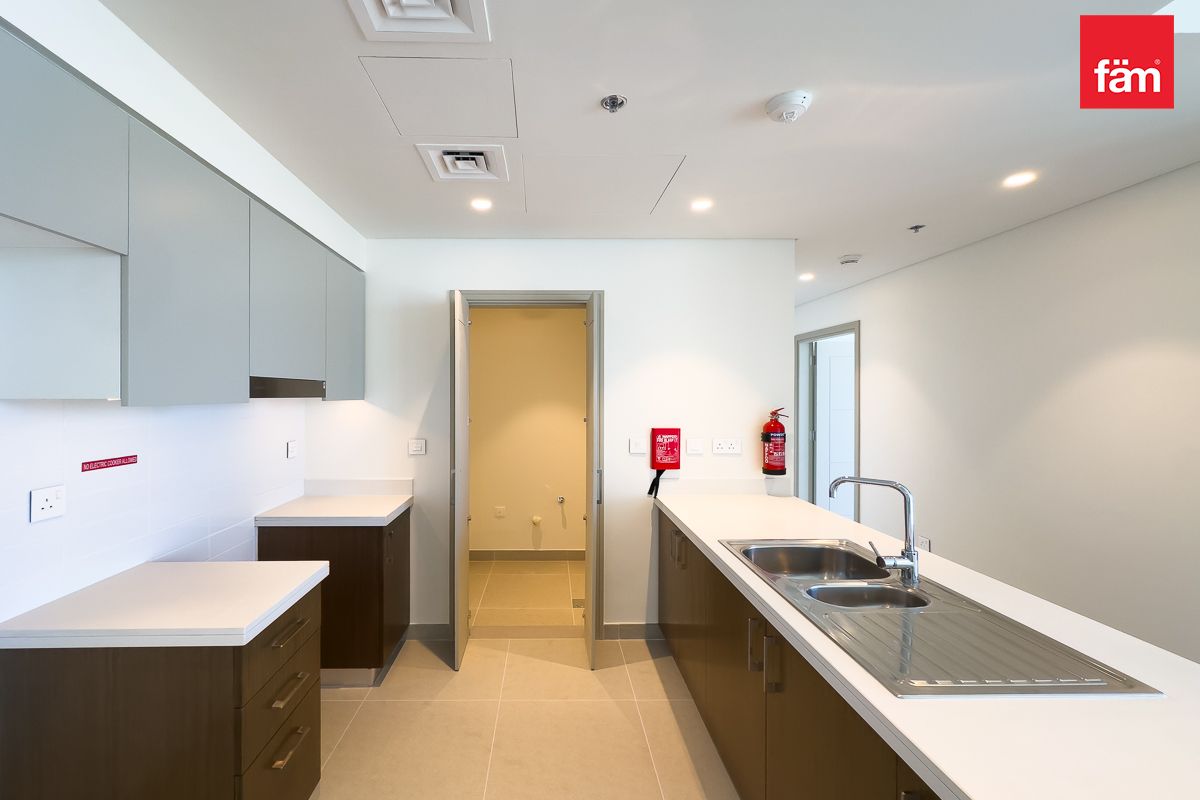 Modern apt, Burj Khalifa view, near metro-7