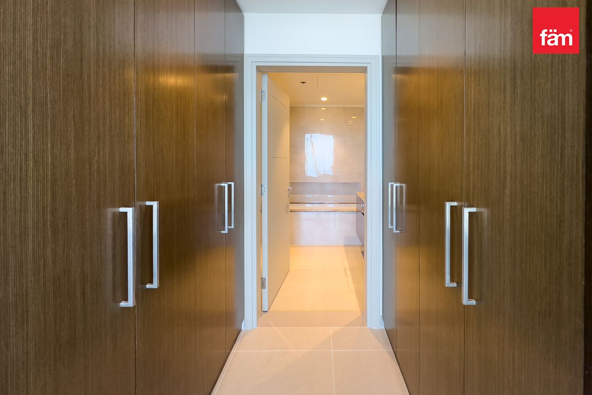 Modern apt, Burj Khalifa view, near metro-9