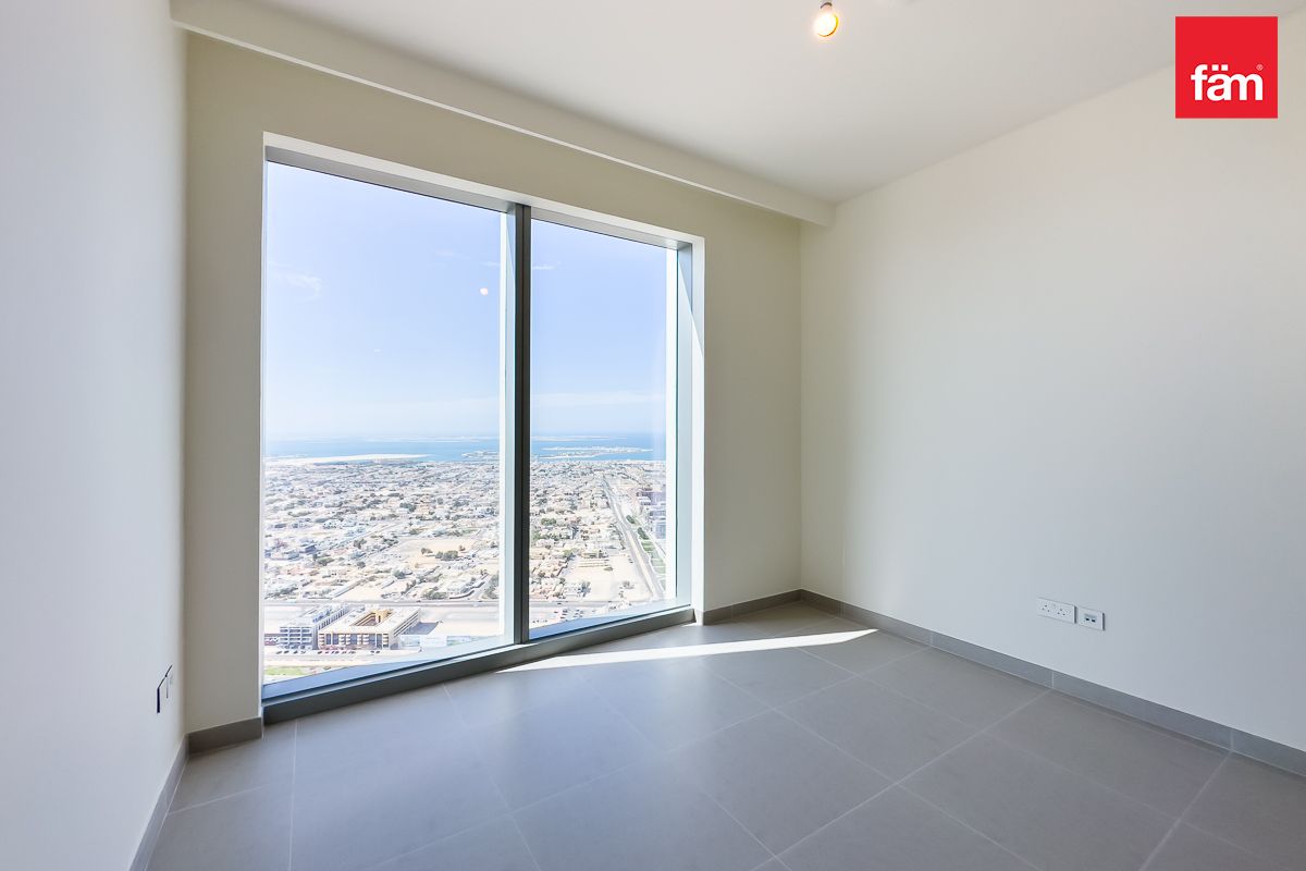 Modern apt, Burj Khalifa view, near metro-10