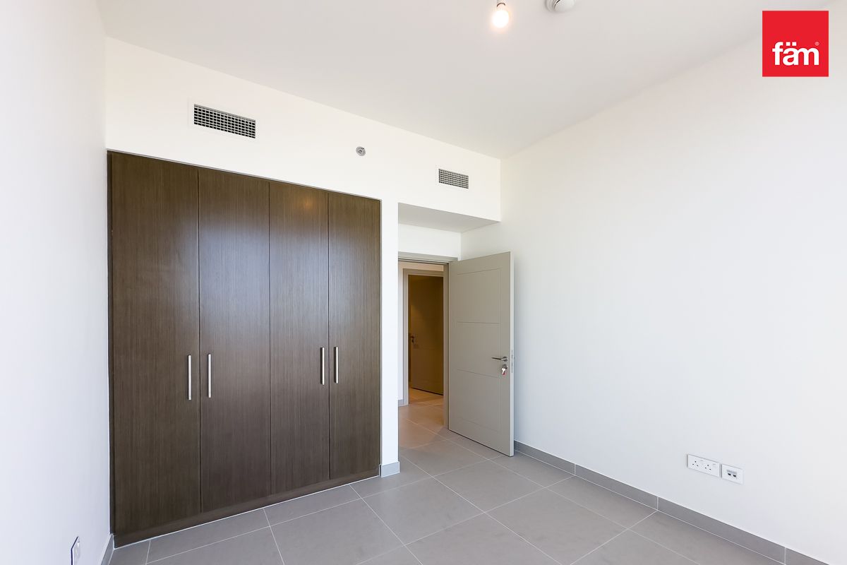 Modern apt, Burj Khalifa view, near metro-12
