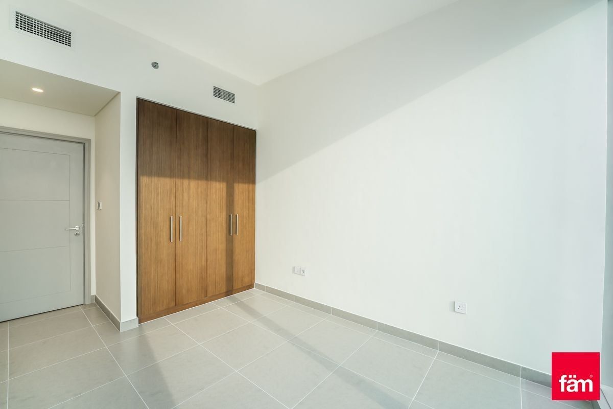 Spacious apt, Burj Khalifa view, near metro!-14