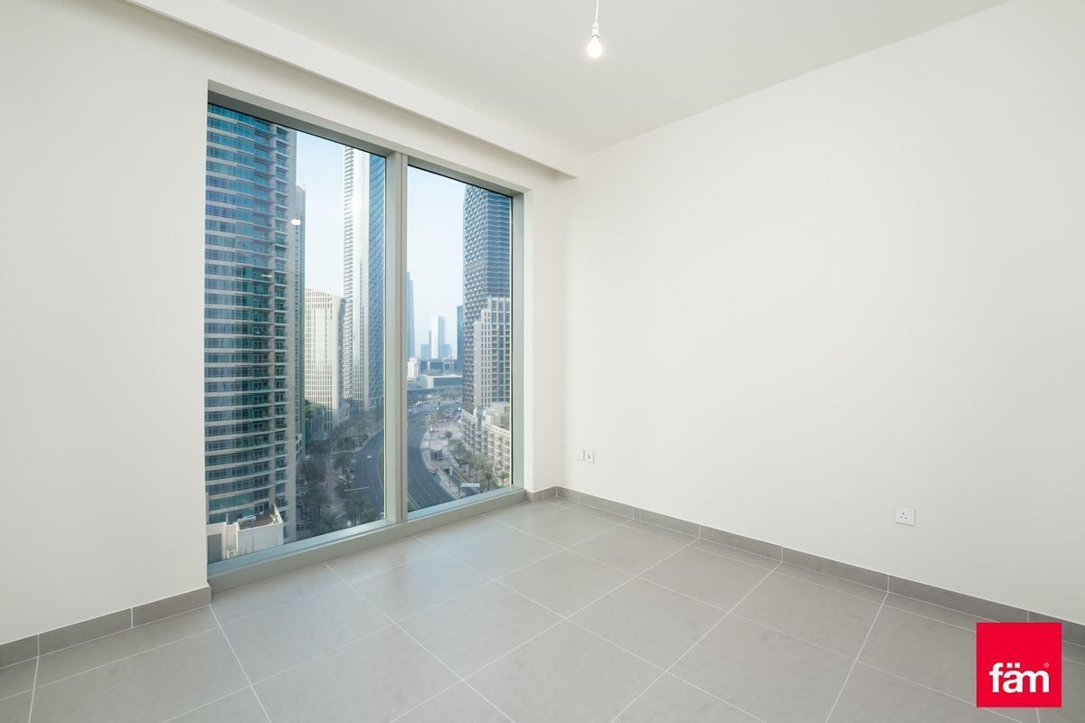 Spacious apt, Burj Khalifa view, near metro!-12
