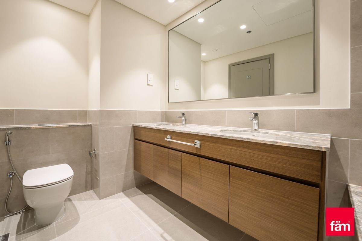 Spacious apt, Burj Khalifa view, near metro!-24