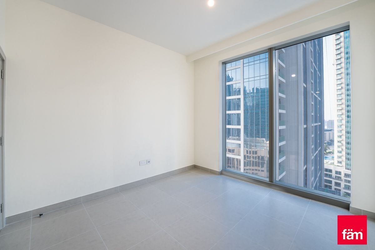 Spacious apt, Burj Khalifa view, near metro!-15