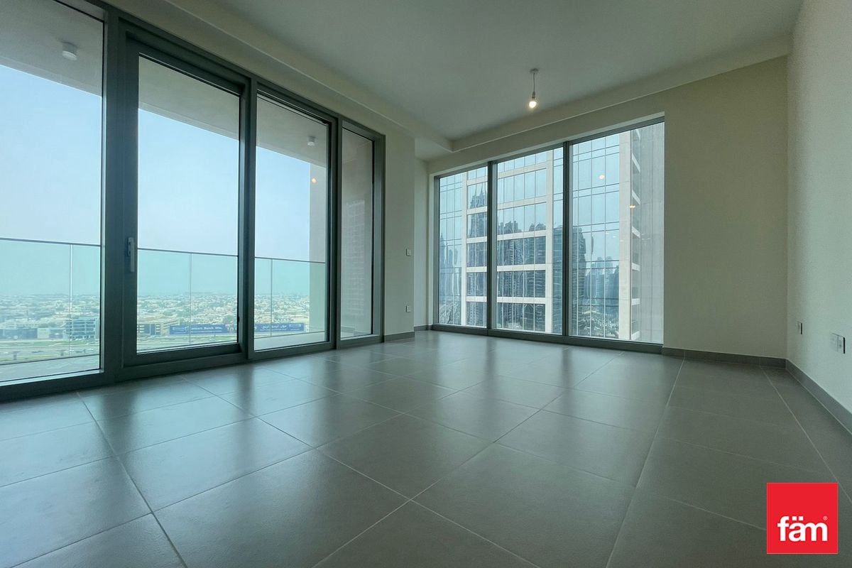 Spacious apt, Burj Khalifa view, near metro!-10