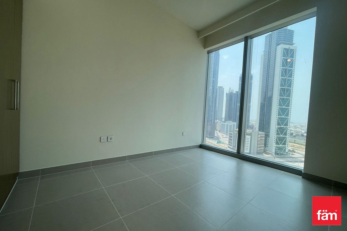Spacious apt, Burj Khalifa view, near metro!-19