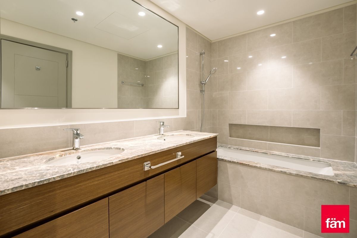 Spacious apt, Burj Khalifa view, near metro!-21