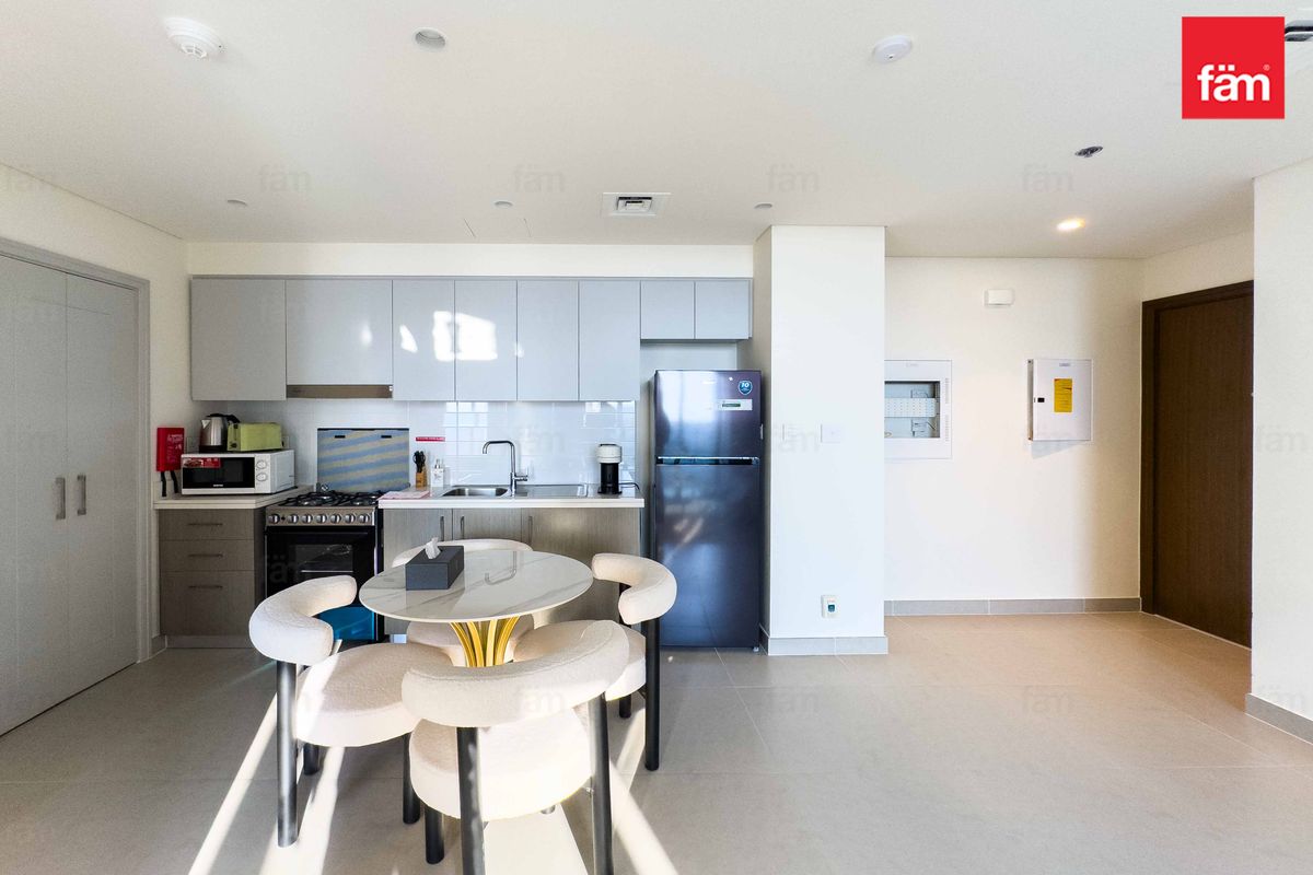 Premium Finishes | Floor-to-Ceiling Windows-6