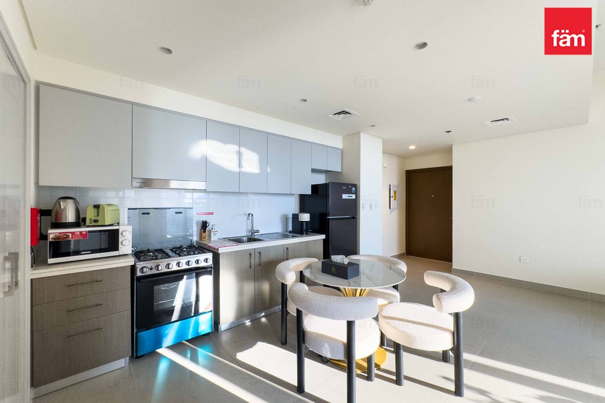 Premium Finishes | Floor-to-Ceiling Windows-7