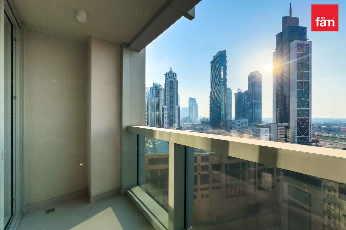 Premium Finishes | Floor-to-Ceiling Windows-12